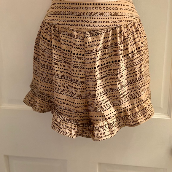 Audrey 3+1 ruffle hem tan shorts w/ black print - Picture 5 of 5